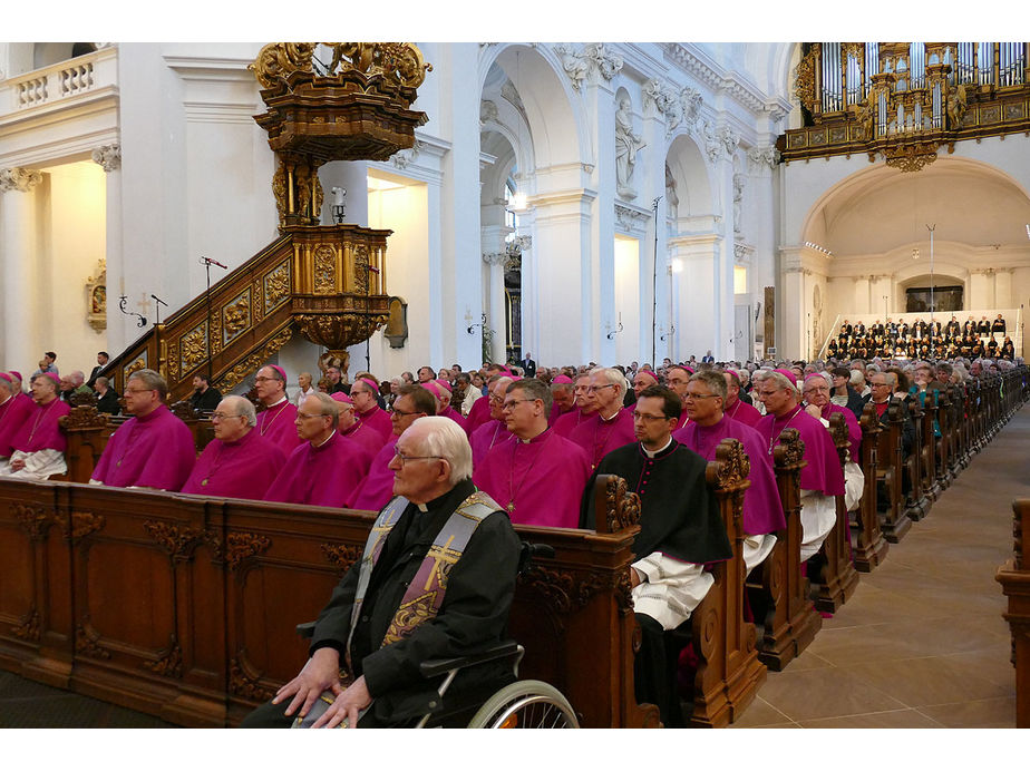 Abschlussvesper der Bischofskonferenz mit Austeilung des Bonifatiussegens (Foto: Karl-Franz Thiede)